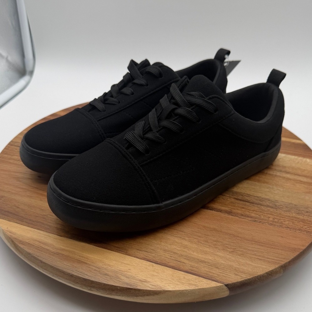 Art Class Kid's Size 4 Garrett Black Low Top Sneakers Skate Shoes 2577